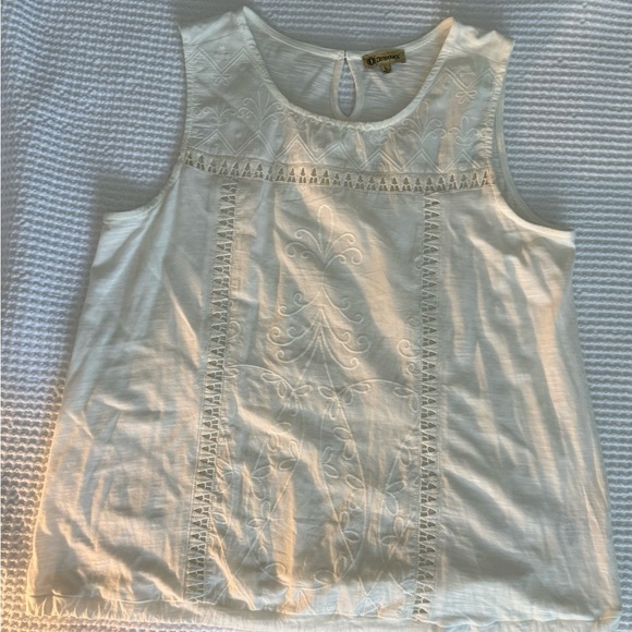 DEMOCRACY WOMEN’S WHITE SLEEVELESS  EMBROIDERED TOP - Picture 4 of 9